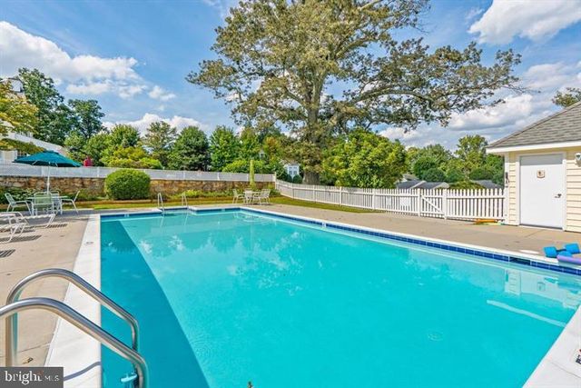 6704 Holly Farm Ln Unit 112, Warrenton, VA 20187