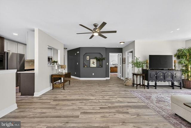 6704 Holly Farm Ln Unit 112, Warrenton, VA 20187