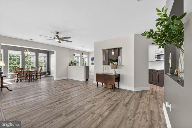 6704 Holly Farm Ln Unit 112, Warrenton, VA 20187