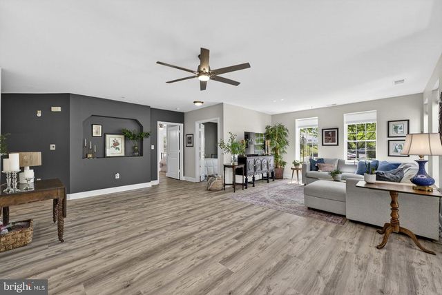 6704 Holly Farm Ln Unit 112, Warrenton, VA 20187
