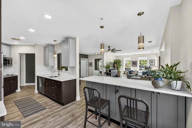 6704 Holly Farm Ln Unit 112, Warrenton, VA 20187