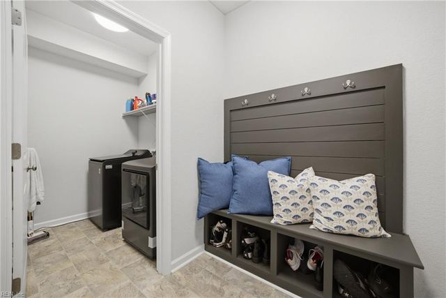 977 Hillpoint RD, Suffolk, VA 23434