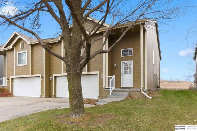 7664 Potter St, Omaha, NE 68122