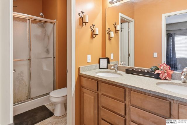 7664 Potter St, Omaha, NE 68122