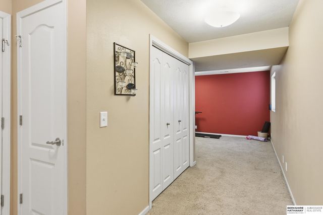 7664 Potter St, Omaha, NE 68122