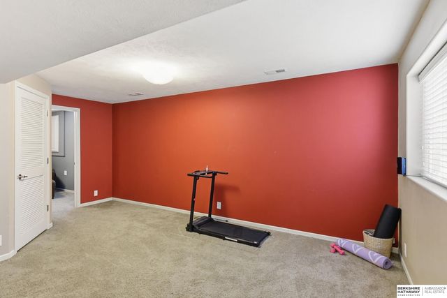 7664 Potter St, Omaha, NE 68122