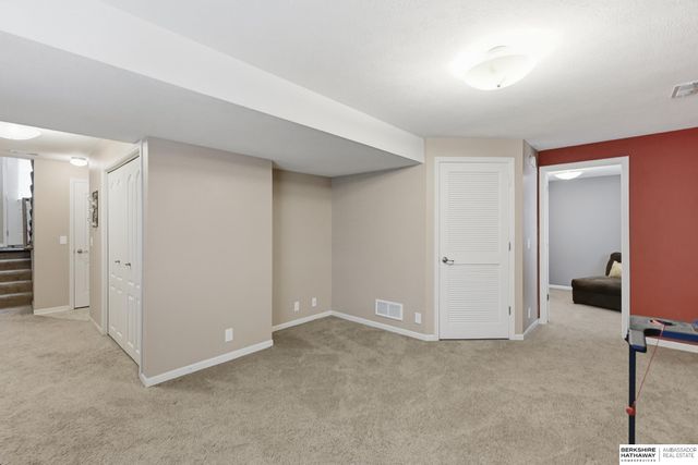 7664 Potter St, Omaha, NE 68122