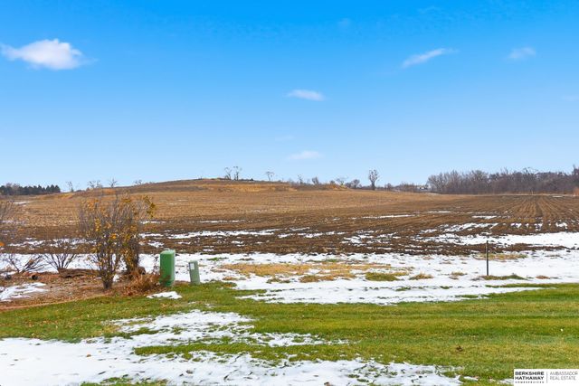 7664 Potter St, Omaha, NE 68122