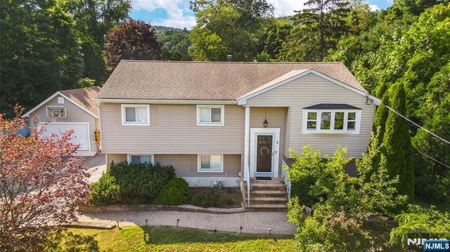 7 Cumberland Road, West Milford, NJ 07480