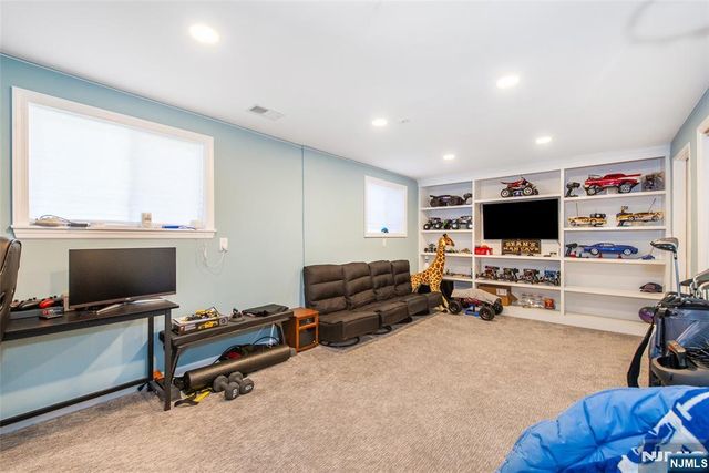 7 Cumberland Road, West Milford, NJ 07480