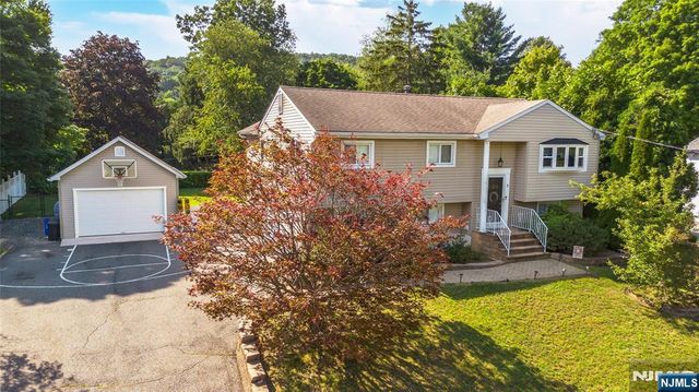 7 Cumberland Road, West Milford, NJ 07480