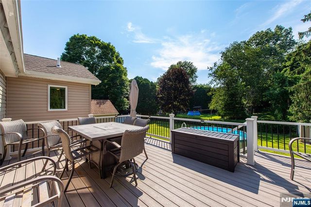 7 Cumberland Road, West Milford, NJ 07480