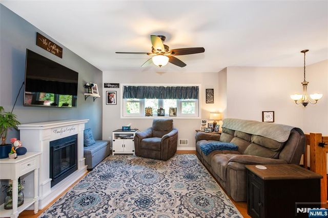 7 Cumberland Road, West Milford, NJ 07480