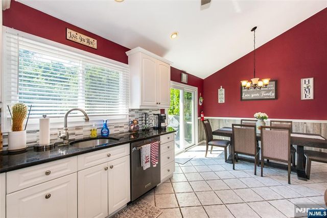 7 Cumberland Road, West Milford, NJ 07480