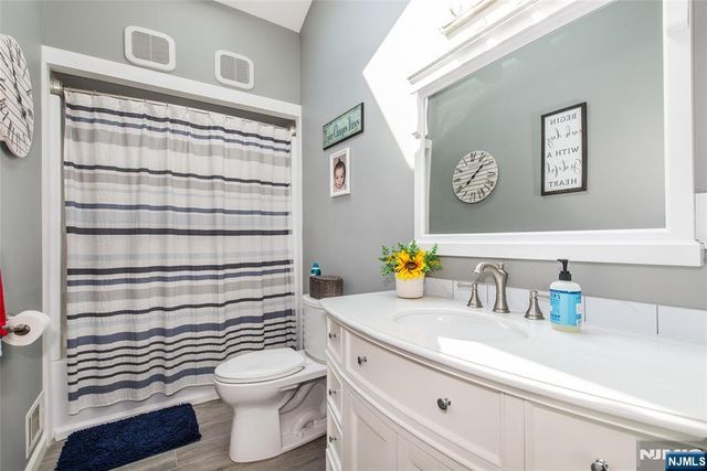 7 Cumberland Road, West Milford, NJ 07480