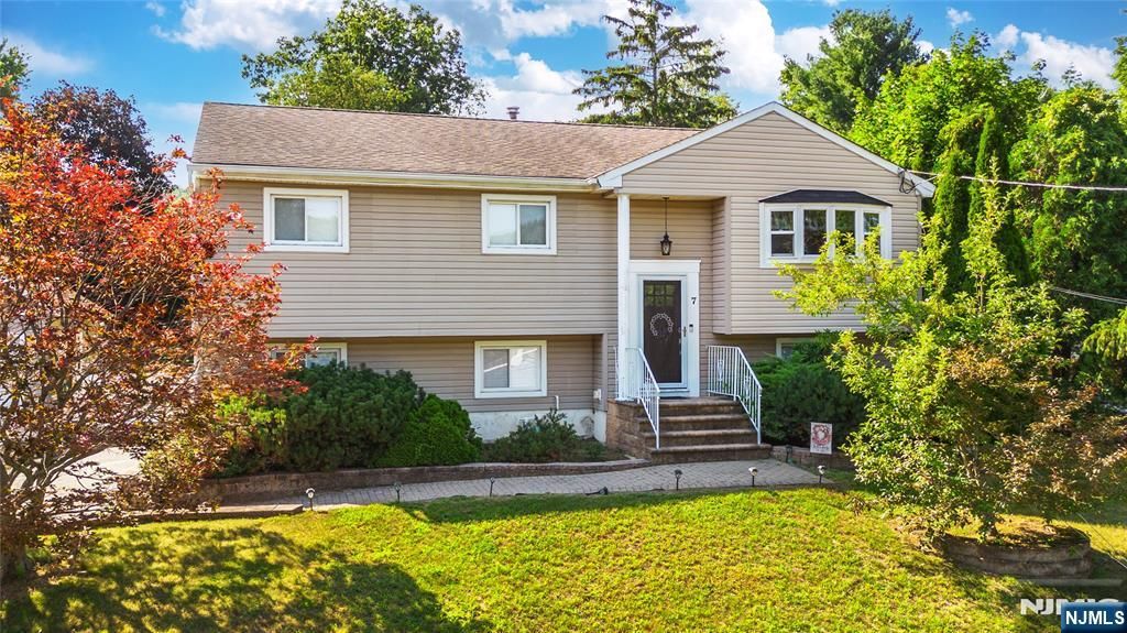7 Cumberland Road, West Milford, NJ 07480
