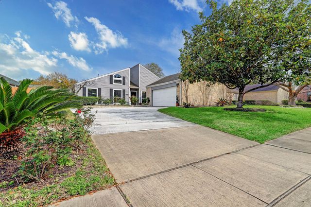 2235 Round Lake Drive, Houston, TX 77077