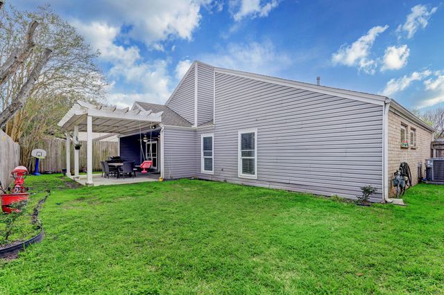 2235 Round Lake Drive, Houston, TX 77077