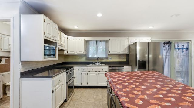 25 Carolyn Lane, Rossville, GA 30741