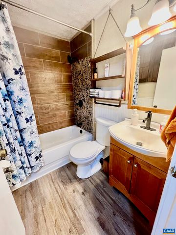 215 HEIGHTS HILL RD, Barboursville, VA 22923