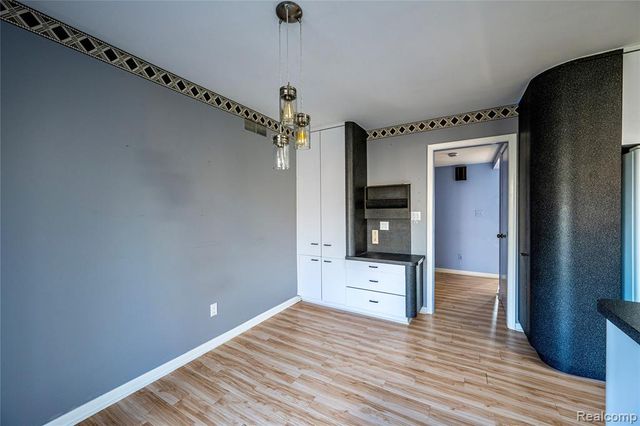 21660 Riverview Drive, Beverly Hills, MI 48025