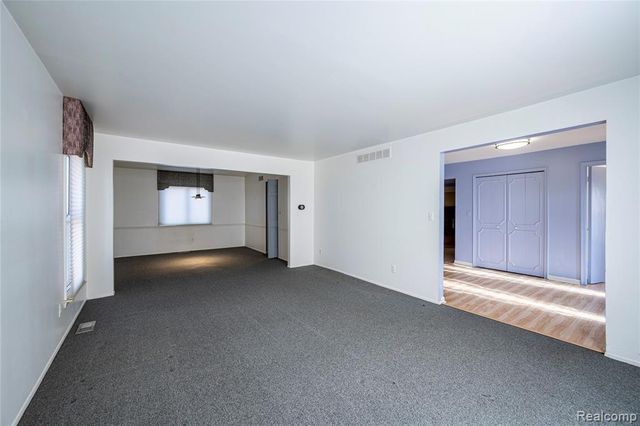 21660 Riverview Drive, Beverly Hills, MI 48025