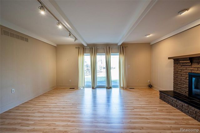 21660 Riverview Drive, Beverly Hills, MI 48025