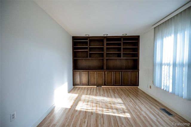 21660 Riverview Drive, Beverly Hills, MI 48025