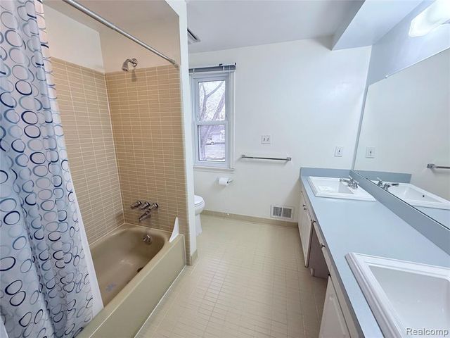 21660 Riverview Drive, Beverly Hills, MI 48025