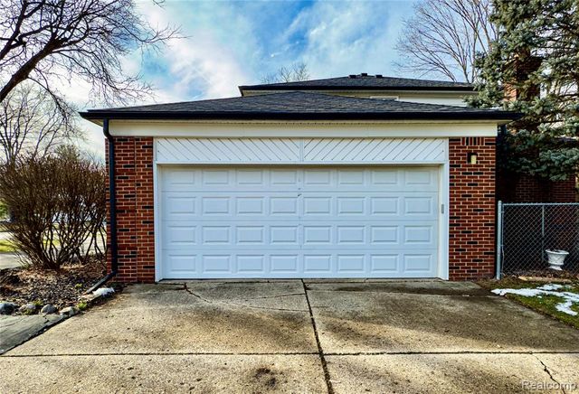 21660 Riverview Drive, Beverly Hills, MI 48025