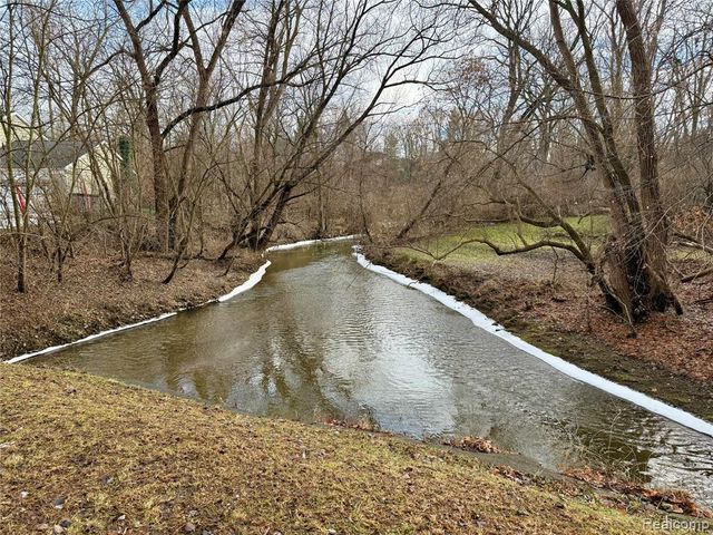 21660 Riverview Drive, Beverly Hills, MI 48025