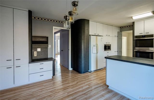 21660 Riverview Drive, Beverly Hills, MI 48025