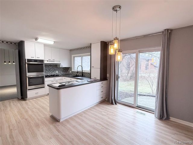 21660 Riverview Drive, Beverly Hills, MI 48025