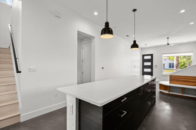 4608 Santa Anna ST 1, Austin, TX 78721