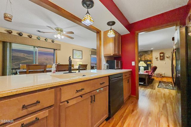 429 Deer Path Lane, Gatlinburg, TN 37738