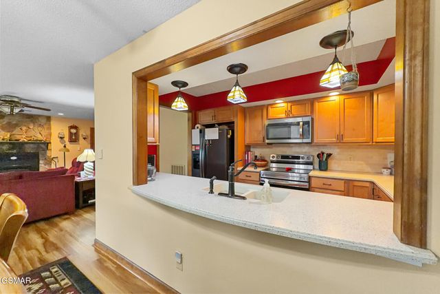 429 Deer Path Lane, Gatlinburg, TN 37738