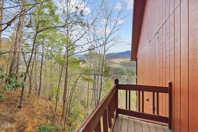 429 Deer Path Lane, Gatlinburg, TN 37738