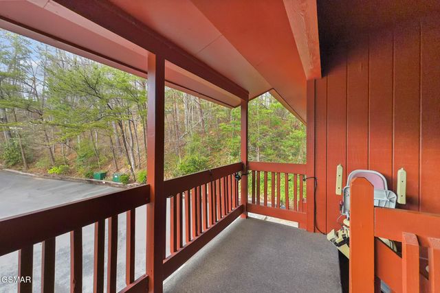 429 Deer Path Lane, Gatlinburg, TN 37738