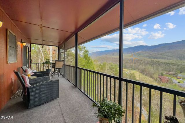 429 Deer Path Lane, Gatlinburg, TN 37738