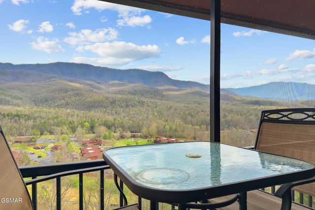 429 Deer Path Lane, Gatlinburg, TN 37738