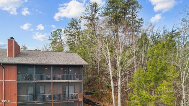 429 Deer Path Lane, Gatlinburg, TN 37738