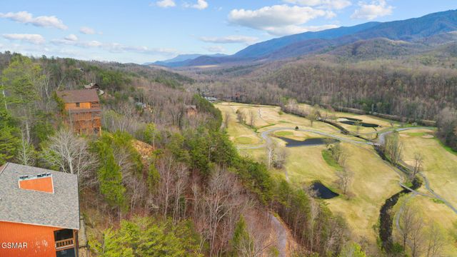 429 Deer Path Lane, Gatlinburg, TN 37738