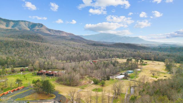 429 Deer Path Lane, Gatlinburg, TN 37738