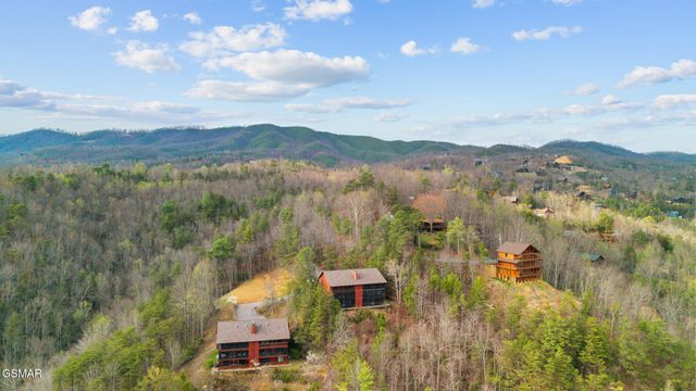 429 Deer Path Lane, Gatlinburg, TN 37738