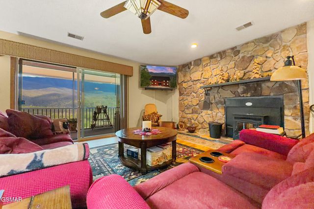 429 Deer Path Lane, Gatlinburg, TN 37738