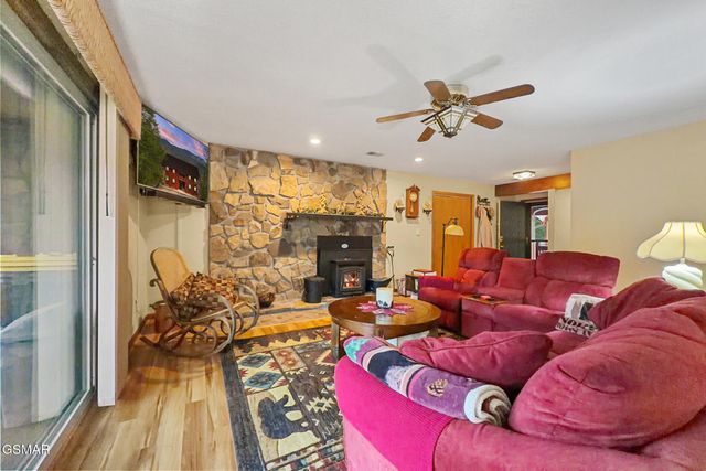 429 Deer Path Lane, Gatlinburg, TN 37738