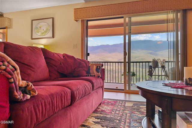 429 Deer Path Lane, Gatlinburg, TN 37738