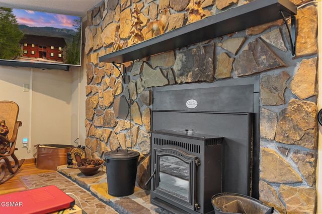 429 Deer Path Lane, Gatlinburg, TN 37738