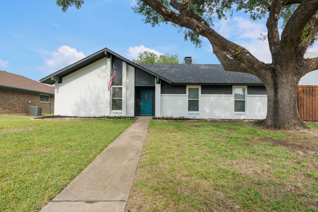 709 Reno Street, Lewisville, TX 75077