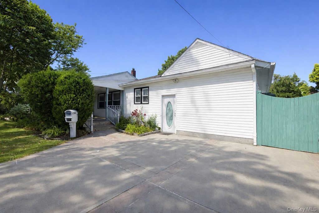 1327 Brooklyn Boulevard, Bay Shore, NY 11706 — photo 2